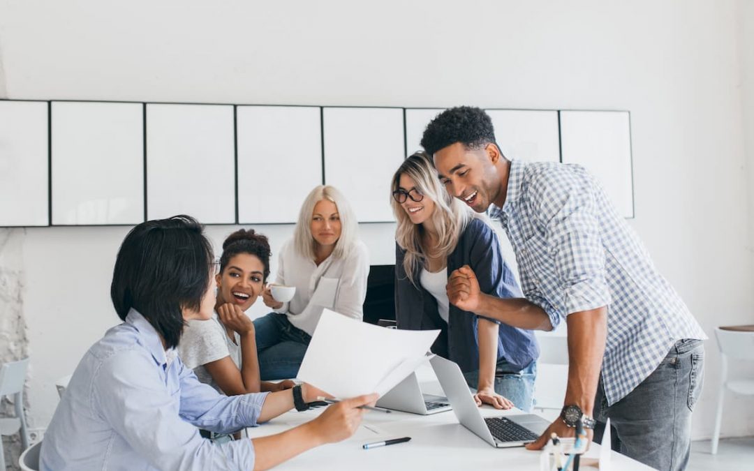 Como uma agência de publicidade evolui empresas?